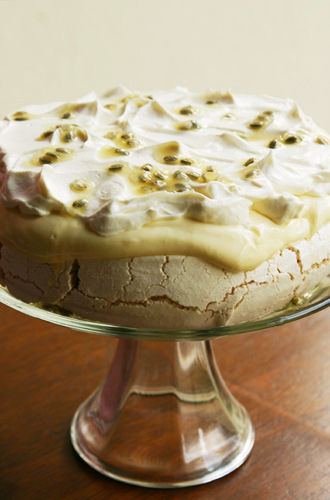 Pavlova com Creme de Maracujá e Chocolate – A Sobremesa Perfeita