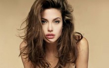 O Antes e Depois de Angelina Jolie – Fotos da Atriz na Adolescência