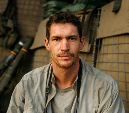 Morre Tim Hetherington em Ataque na Líbia- Cineasta Famoso por Coragem