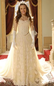 Açucena é Apresentada como Princesa Aurora: Confira o Lindo Vestido