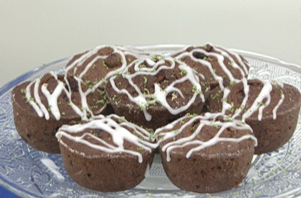 bolo-de-gengibre-individual-com-nozes como-fazer-bolo-de-gengibre