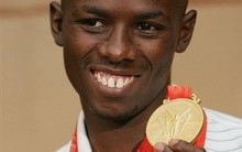 Morre no Quênia Maratonista Samuel Wanjiru Campeão de Pequim em 2008