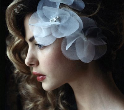 Flores no Cabelo – Penteados, Dicas para Casamentos, Festas e Carnaval