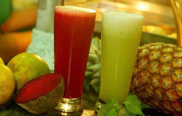 Suco-de-abacaxi-com-laranja-e-beterraba