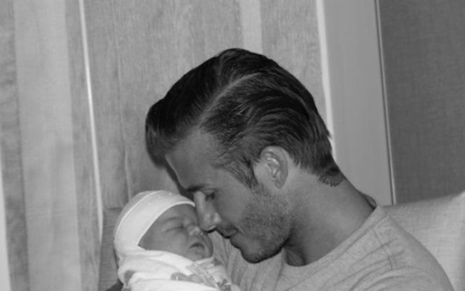 David Beckham e Vitória postam Fotos com a Filha Harper Seven, Veja