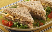 Sanduíche Natural de Atum e Cenouras Passo a Passo – Fácil e Nutritivo