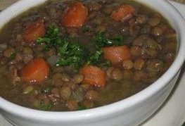 Sopa de Lentilha Saborosa Nutritiva saudável para Esquentar no Inverno