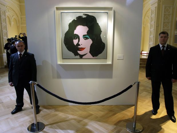 Exposição Mostra Roupas e Jóias de Elizabeth Taylor: Vestidos da Atriz
