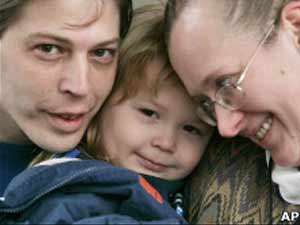Casal Americano Batiza Filho de Adolf Hitler e Perde Guarda dos Filhos