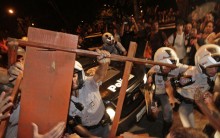 Alunos Enfrentam PMs no Prédio da USP 28/10/2011 – Porte Drogas