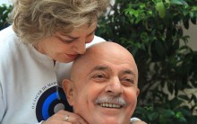 Lula Raspa Careca: Marisa Corta Cabelos do Ex Presidente Doente Fotos