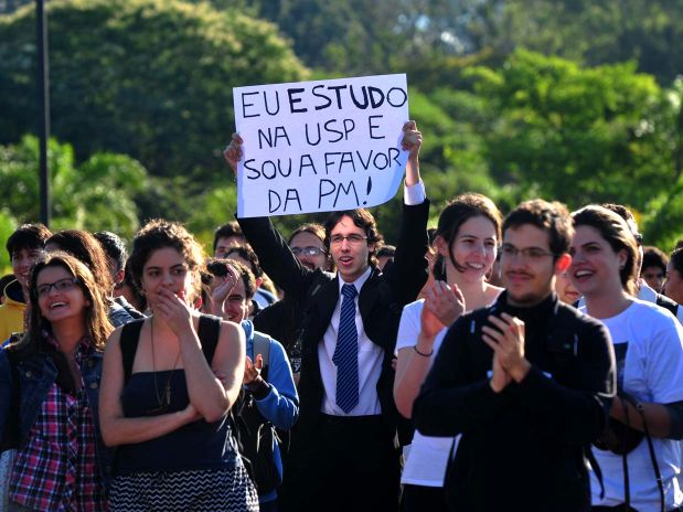 Estudantes se Dividem entre Permanência e Saída da PM da USP, Votos