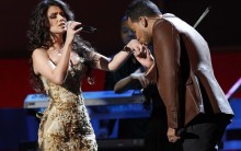 Paula Fernandes Arrasa com Vestido Preto e Dourado no Grammy, 10/11/11