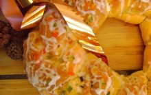 Rosca Natalina de Ricota Coberta com Glacê – Receita Passo a Passo