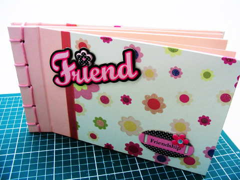 Como Fazer um Scrapbook para Presentear: Passo a passo, Video e Dicas