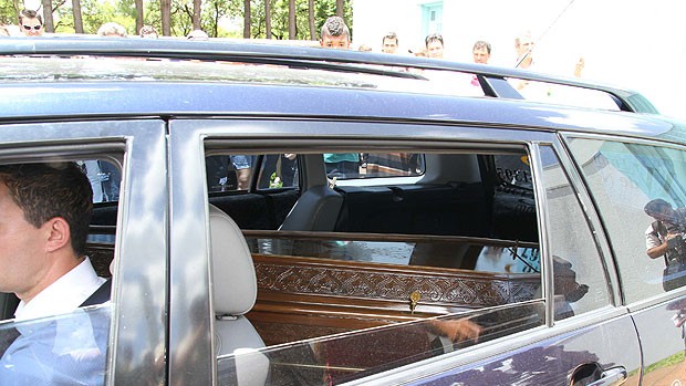 Enterro de Sócrates conta com Ex-Jogadores: Tudo sobre Morte, 04/12/11