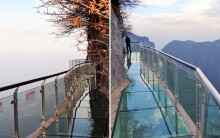 Passarela de Vidro em Penhasco na China a 1430 Metros de Altura, Fotos