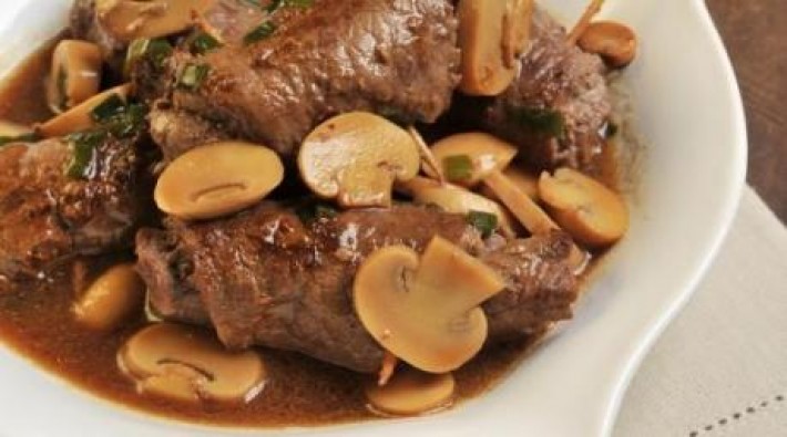 Bifes a Rolê com Cogumelos – Confira Receita passo a Passo