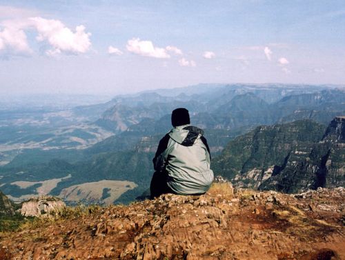 Como Viajar Sozinho? Melhores Destinos, Dicas de Hotéis e Atrações