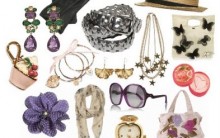 Acessórios Indispensáveis da Moda: Scarpin, Colar, Tênis, Lenço e Meia