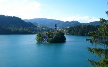 Mini Ilha em Lago Bled da Eslovênia tem Igreja de Conto-de-Fadas Fotos
