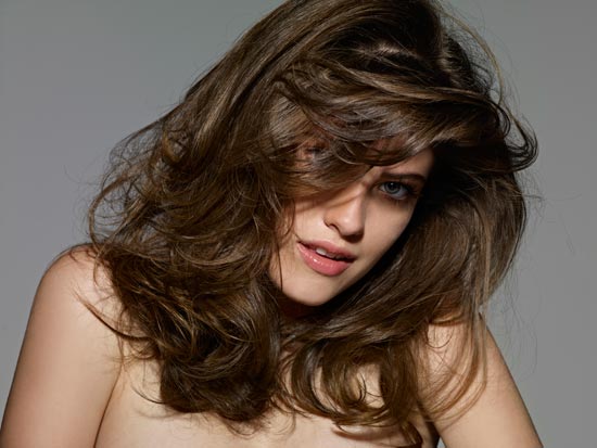 Como Voltar a Cor Natural do Cabelo depois de Pintar: Decapagem e mais