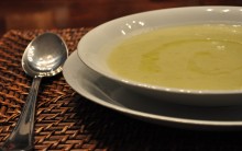 Receita de Sopa Cremosa de Alho-porró com Bacon: Sopa para o Inverno