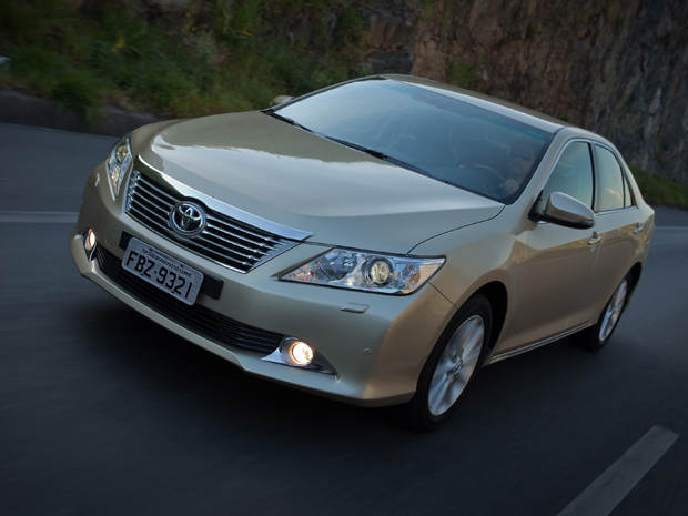 Novos Lançamentos da Toyota no Brasil: Corolla XRS 2013 e Novo Camry