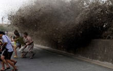 Foto – Imagem do Dia: Fotografia da Fuga da Onda de Lama na China