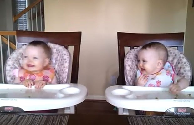 Gêmeas Dançando Juntas Vídeo do Youtube: Bebês fofas, Assista aqui