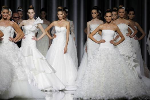 Vestidos de Noiva 2013: Modelos com Renda, Babados, Bordados e Fotos