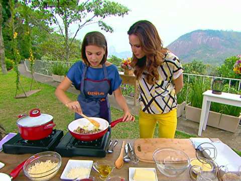 Milena Toscano no Estrelas 10/11/12: Receita Polenta com Ragu de Carne