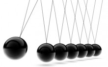 Pêndulo de Newton Explicação: Como Funciona, Conservação de Energia