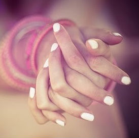 Esmalte Branco, Unhas da Moda: Como Usar no Ano Novo, Modelos e Fotos