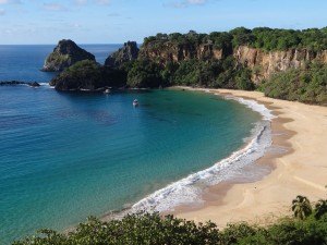 praia-baia-sancho-fernando-noronha-brasil