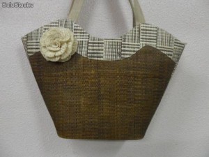 bolsa-em-palha-de-buriti-com-flor-de-buriri-