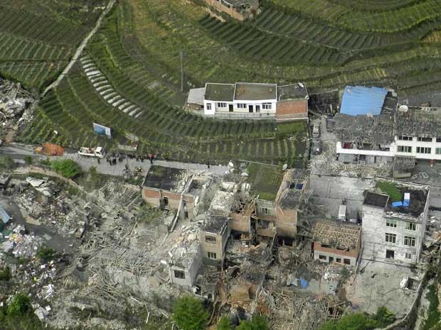 Terremoto na China 3 mil Feridos, 102 Mortos, Fotos, Últimas Notícias
