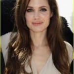 angelina-jolie-tira-seios-com-medo-de-cancer-de-mama-5
