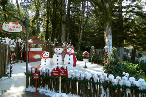 gramado-aldeia-do-papai-noel--praca-da-neve
