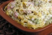 Macarrão com Brócolis e Linguiça: Receita Massa Creme Branco e Queijo