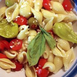 Salada Revigorante; Receita Nutritiva com Macarrão, Atum, Queijo