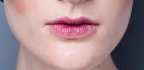 Batom aplicado com a ponta dos Dedos: Efeito Natural, Tendência da Moda