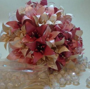buquê-de-origame-moda-noiva-da-tudo-dobrado buquê-de-origami-rosado-da-tudo-dobrado