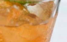 Receita de Chá Gelado de Frutas para Verão: Bebida Refrescante Caseira