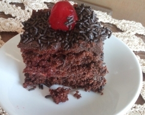 Bolo de Festa de Chocolate e Frutas Receita Bolo Aniversário com Trufa