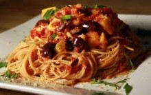 Espaguete Rápido com Linguiça Calabresa, Escarola e Tomate – Culinária