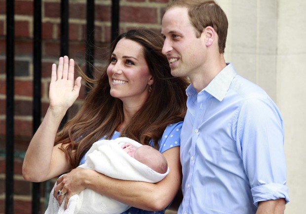 Fotos Recentes do Príncipe George com os Pais William e Kate, Batizado