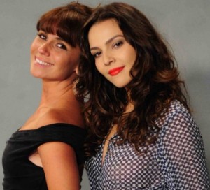 cor-batons-das-novelas-clara-e-marina-juntas-novela-em-família-casal-gay