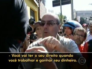 Pai tira Filho de Protesto em São Paulo – Video e Foto