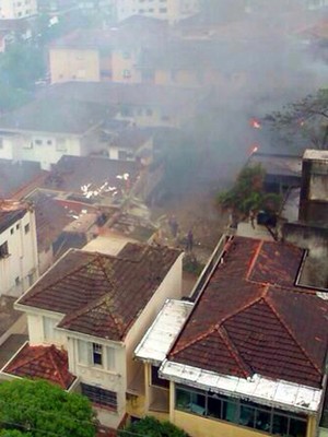 Avião cai sobre Casas em Santos – Fotos Acidente, Vítimas